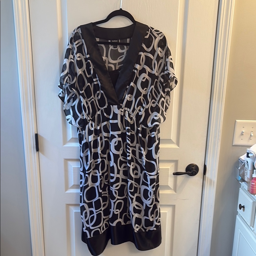 Chic Black and White Geometric Dress